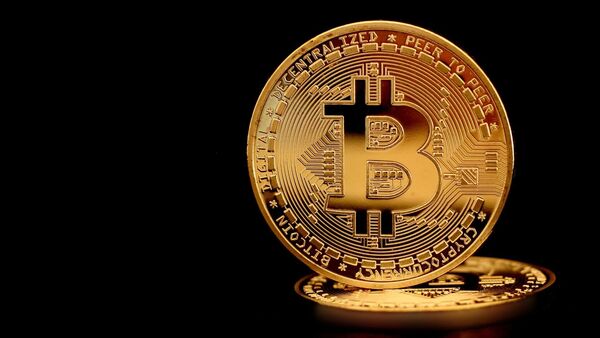 Gold joins bitcoin to reach all-time highs | Economy and Business | EL PAÍS English