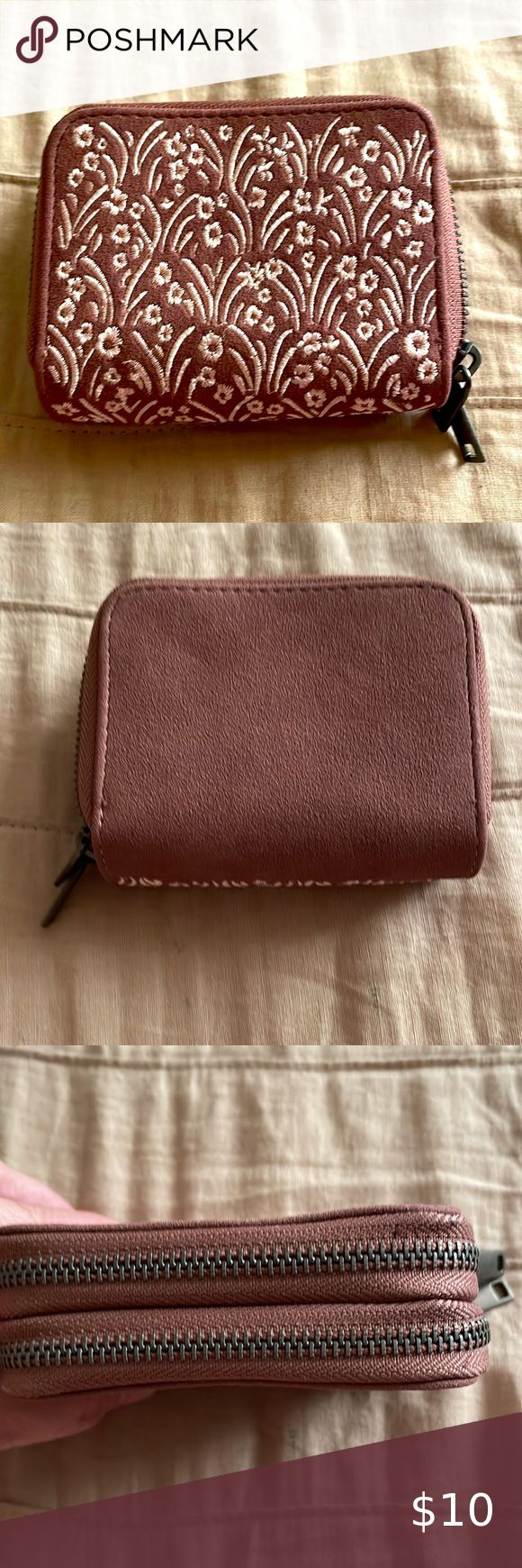 NWOT Universal Thread Velvet Wallet | Wallet, Universal thread, Coin purse