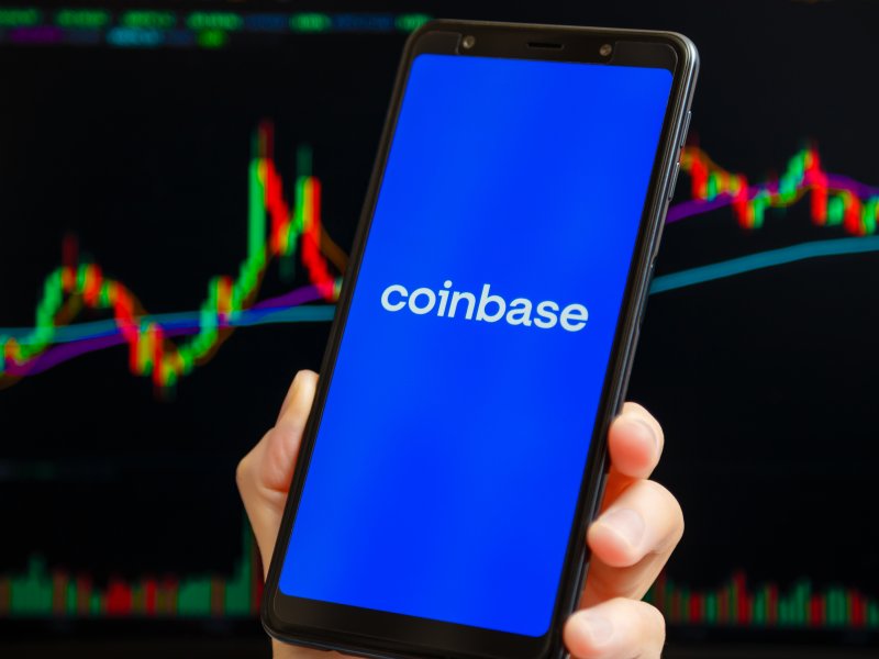 Coinbase vs. Robinhood: Which Should You Choose?