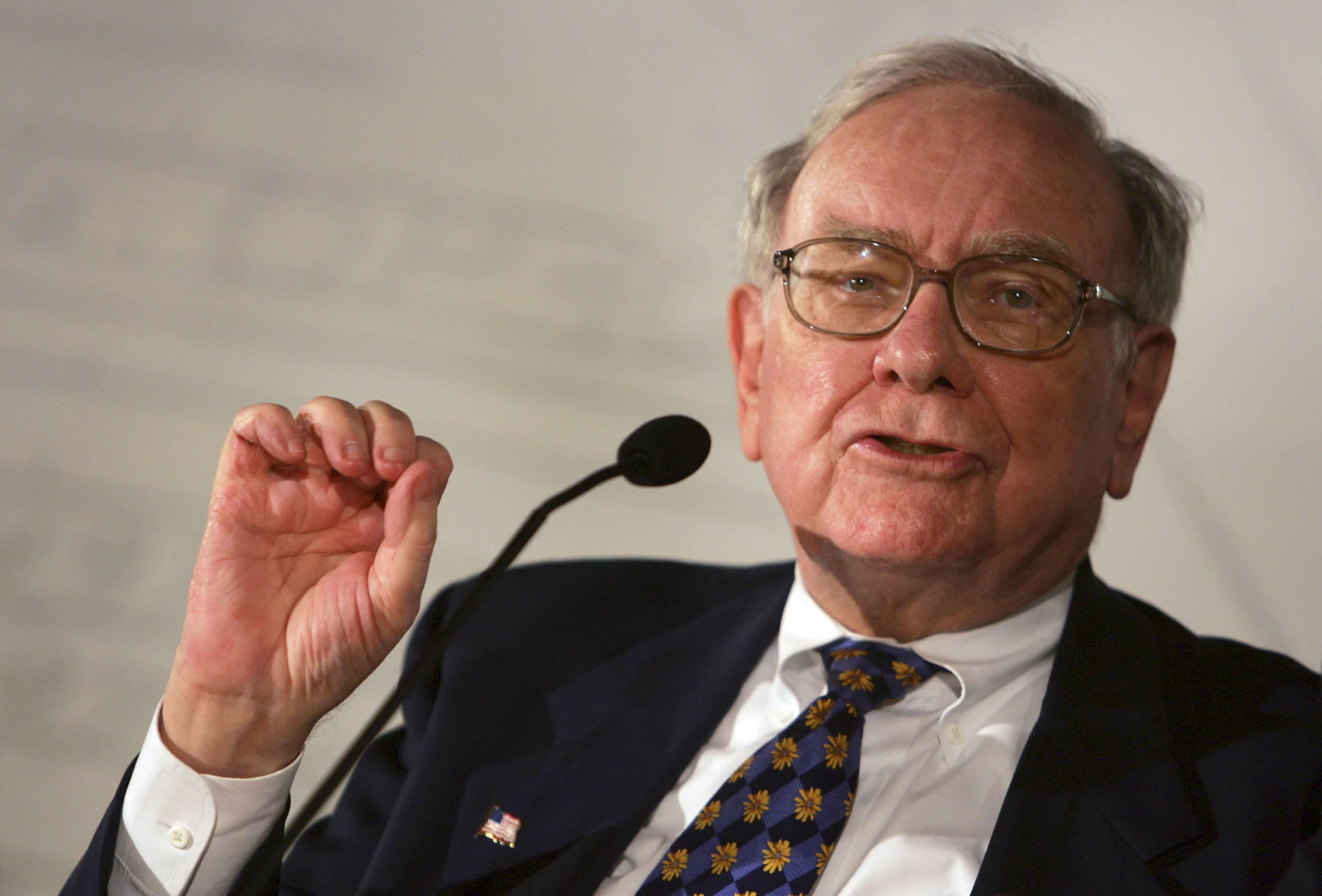 Berkshire Hathaway's Warren Buffett Calls Bitcoin a 'Gambling Token'