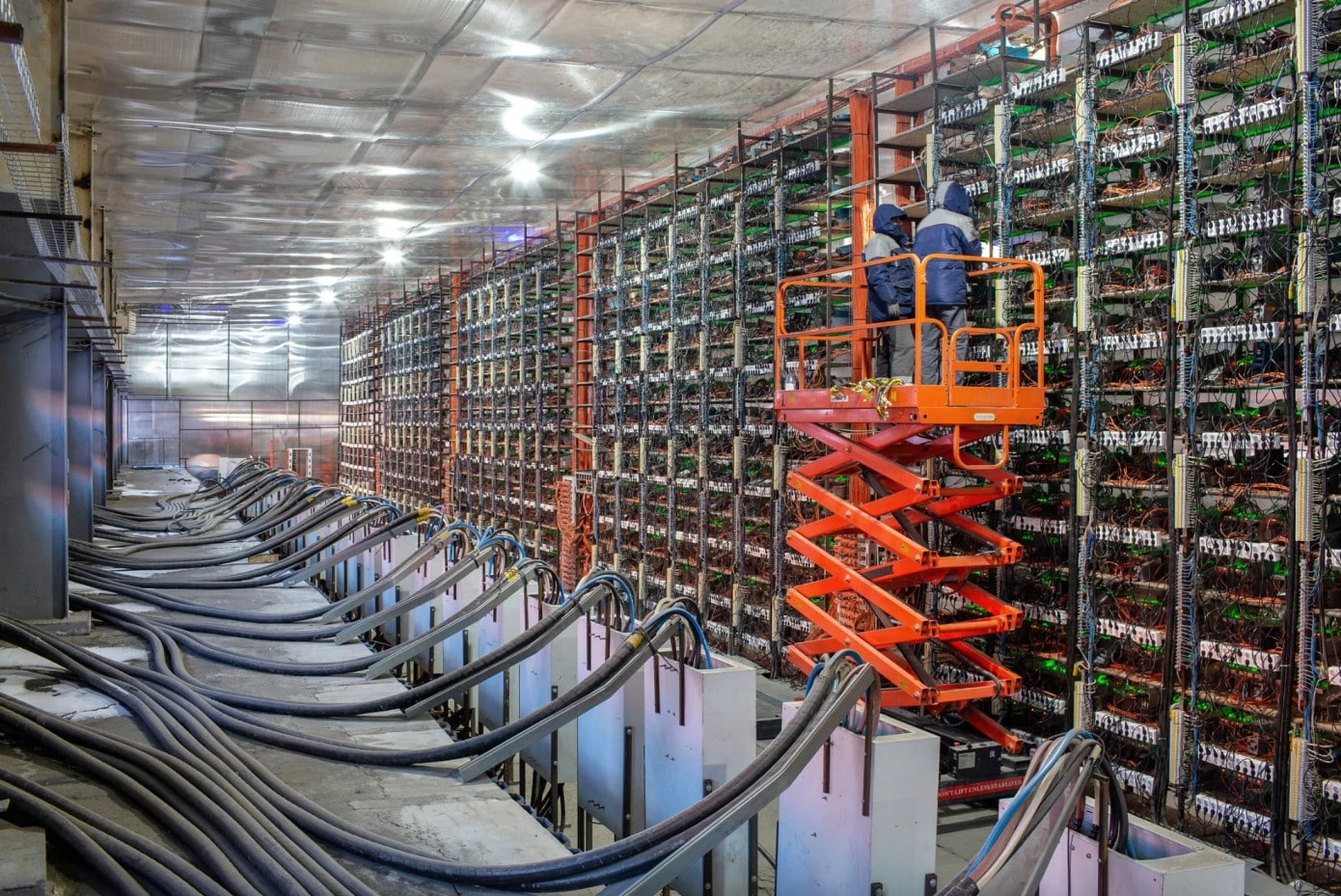 Bitcoin Miners Buy up Rigs as Prices Near All-Time Lows