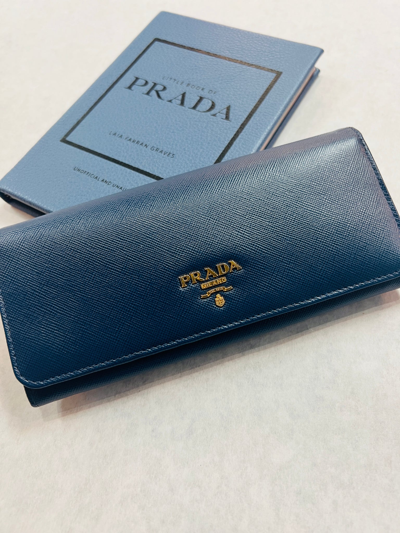 Prada logo-plaque Continental Wallet - Farfetch