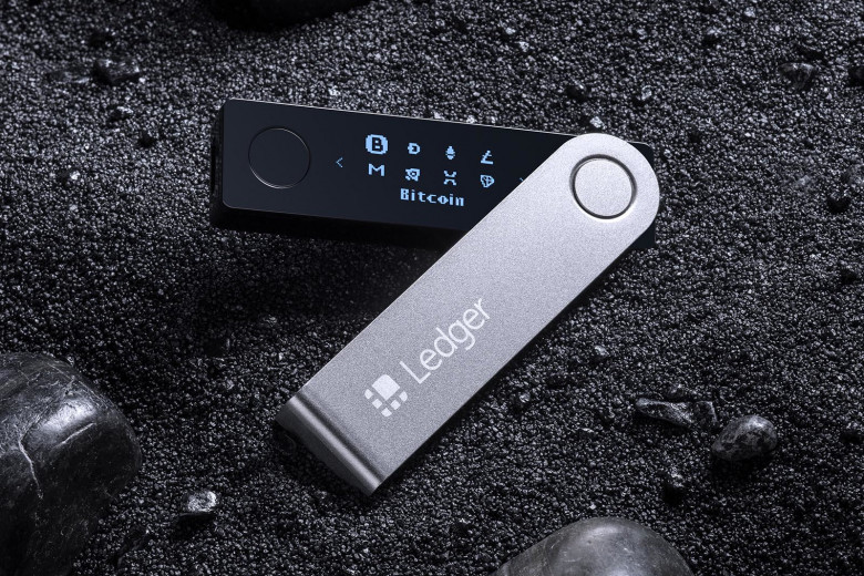 Ledger Nano S Wallet против Trezor Wallet - какой кошелек лучше в ?