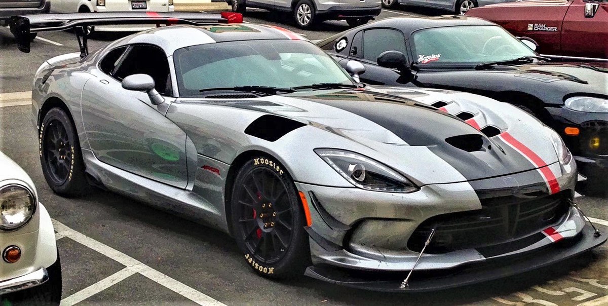 Dodge Viper Features and Specs