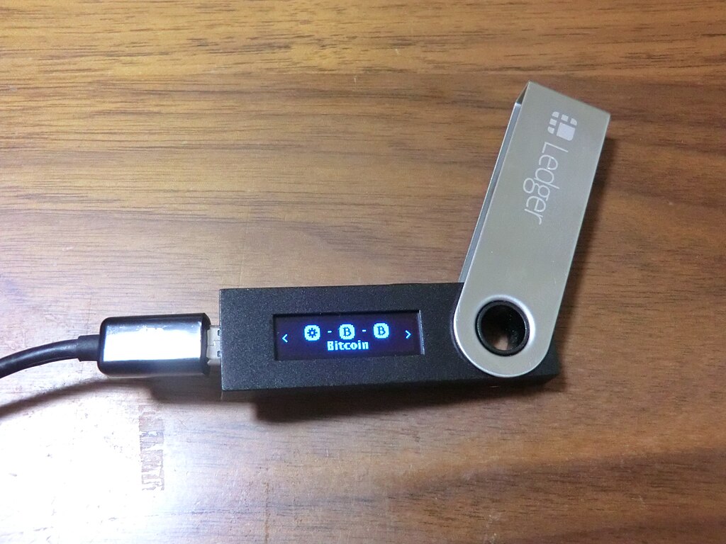 File:Ledger Nano S - Hard Wallet - Cold Storage for Cryptocurrency jpg - Wikipedia