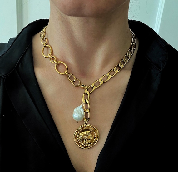 Coin jewelry: The trendy pieces taking over for spring 