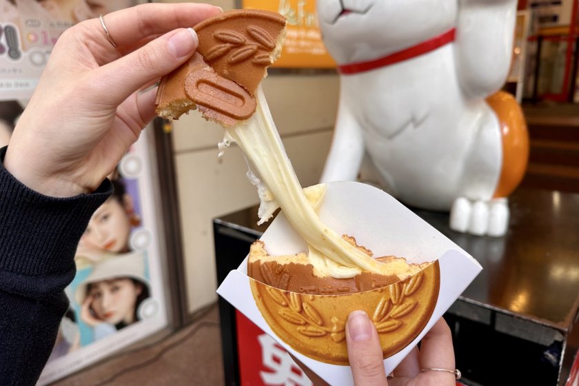 Making cheese coin bread, a popular Korean street food - 9GAG