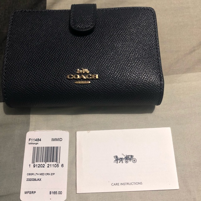 How To Tell If A Coach Wallet Is Real (Easy Steps) - Pasunautre