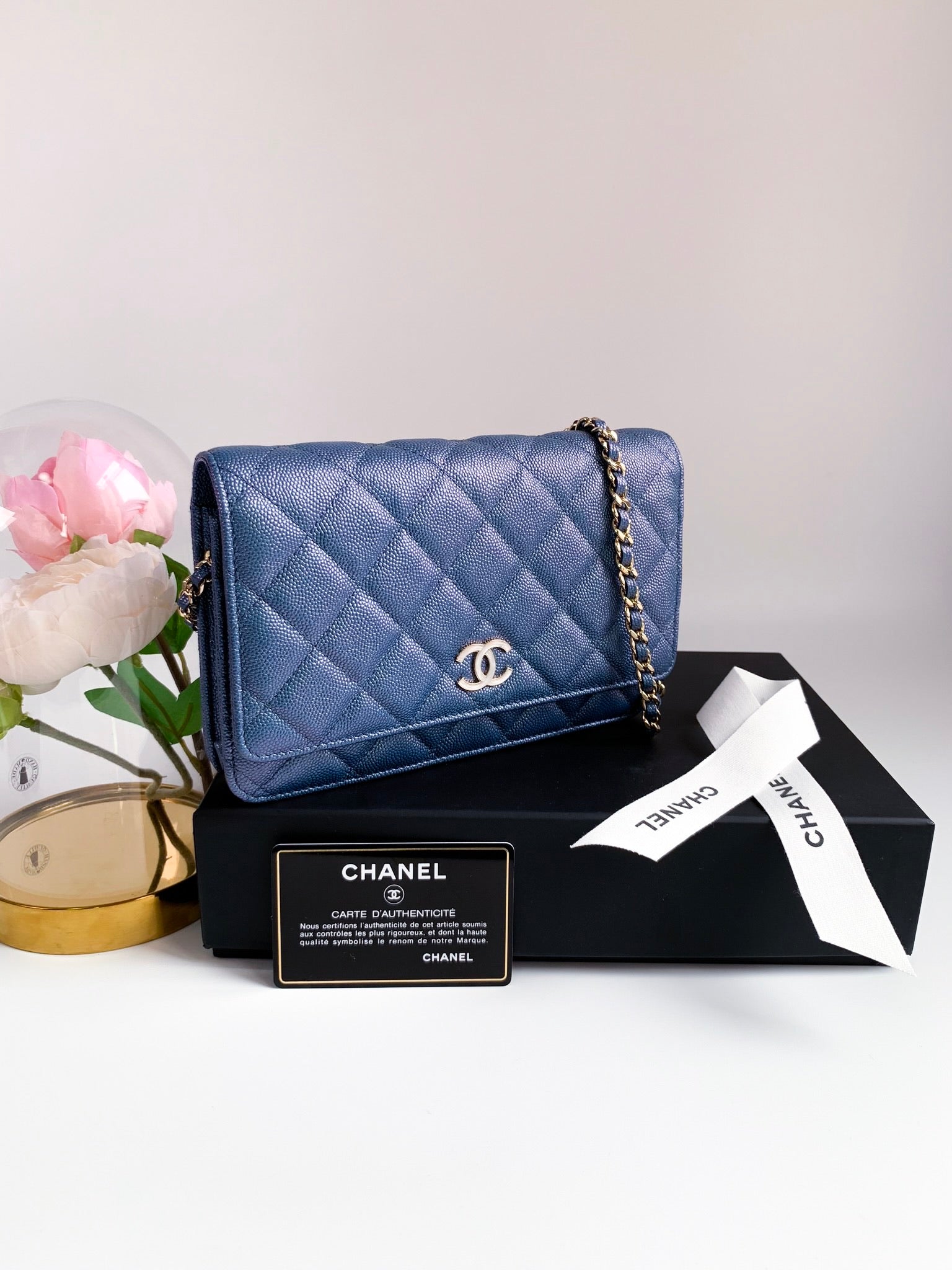 Chanel Navy Patent Eyelet Wallet On Chain Dark blue Patent leather ref - Joli Closet