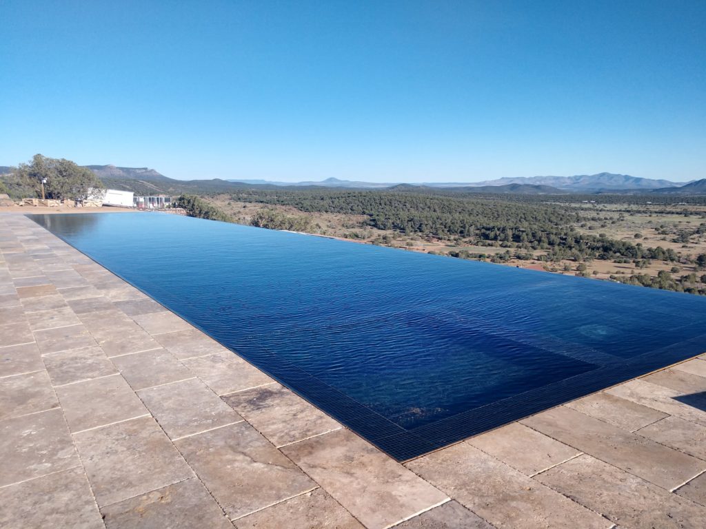 What Is A Vanishing Edge Pool? | Shoreline Pools